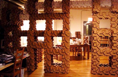 cardboard-decoration-DIY-handmade-recycle-decoración-cartón-manualidades-reciclar-cartón-bloxes-wall