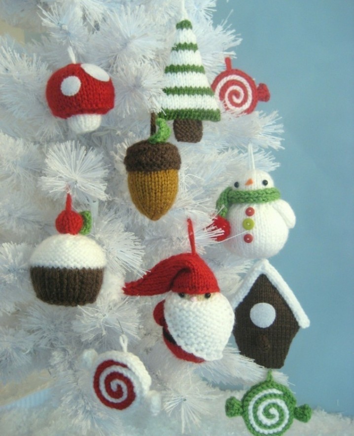 lanaadornos-navidad-tejidos-lana-arbol-blanco