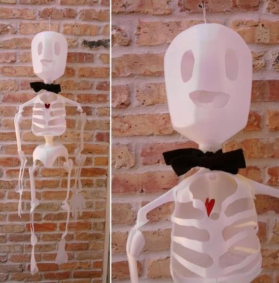 nocheesqueleto para decoración de dia de muertos halloween hecho con envases plasticos ideas imagenes