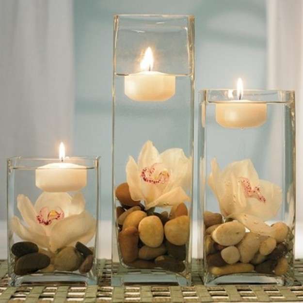 decoracion-con-velas-velas-flotantes-sobre-piedras-y-flor